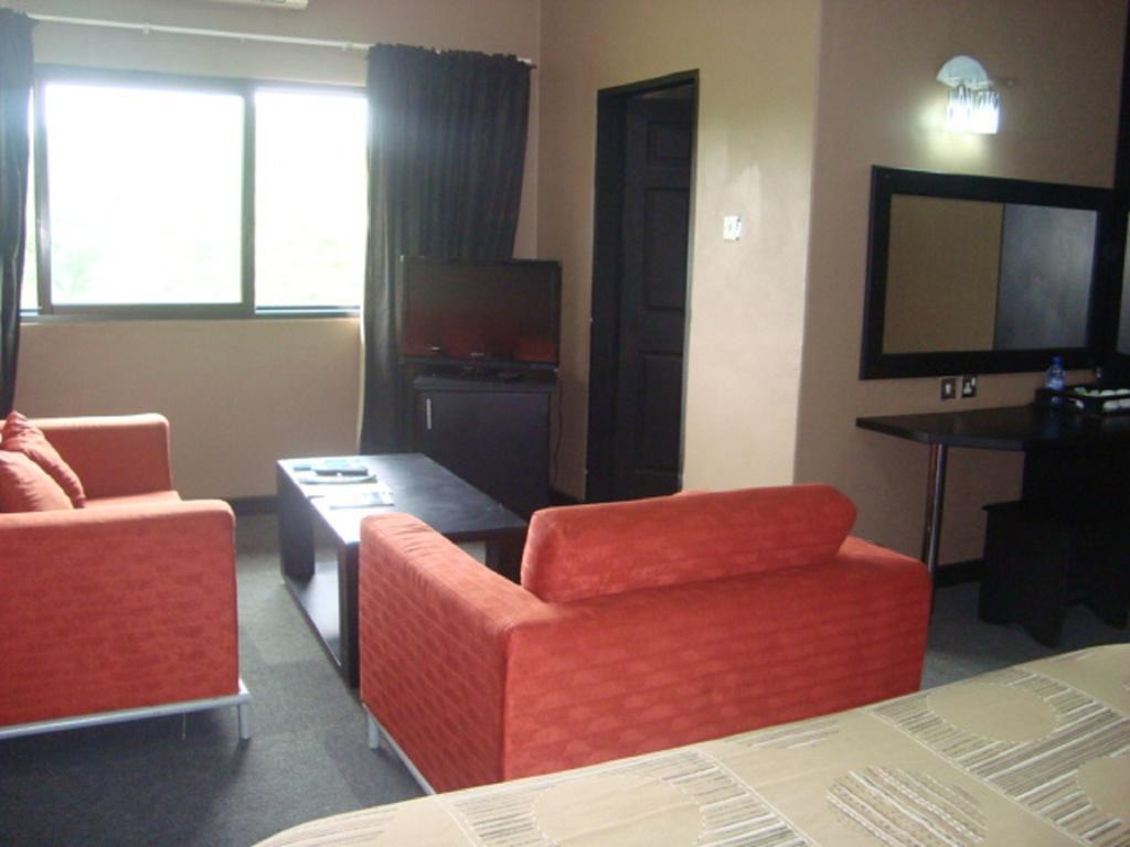 Pacific Bed & Breakfast Lilongwe Bagian luar foto